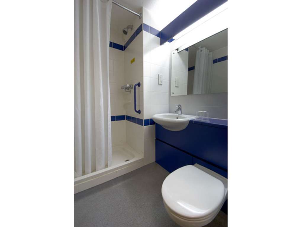 Travelodge Bath Central 객실 사진